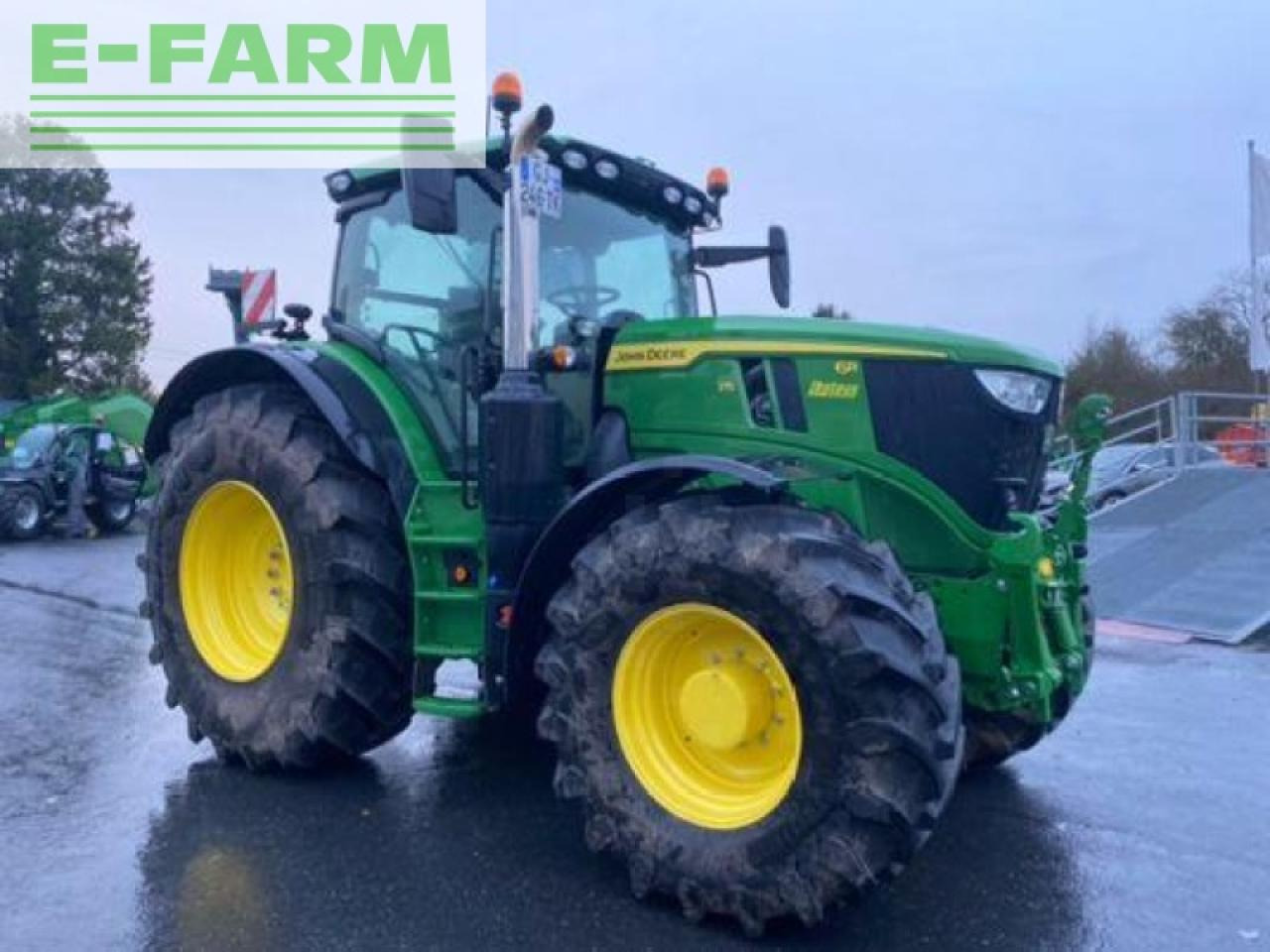 John Deere 6r215 - Farm tractor: picture 3 John Deere 6r215 - Farm tractor: picture 3