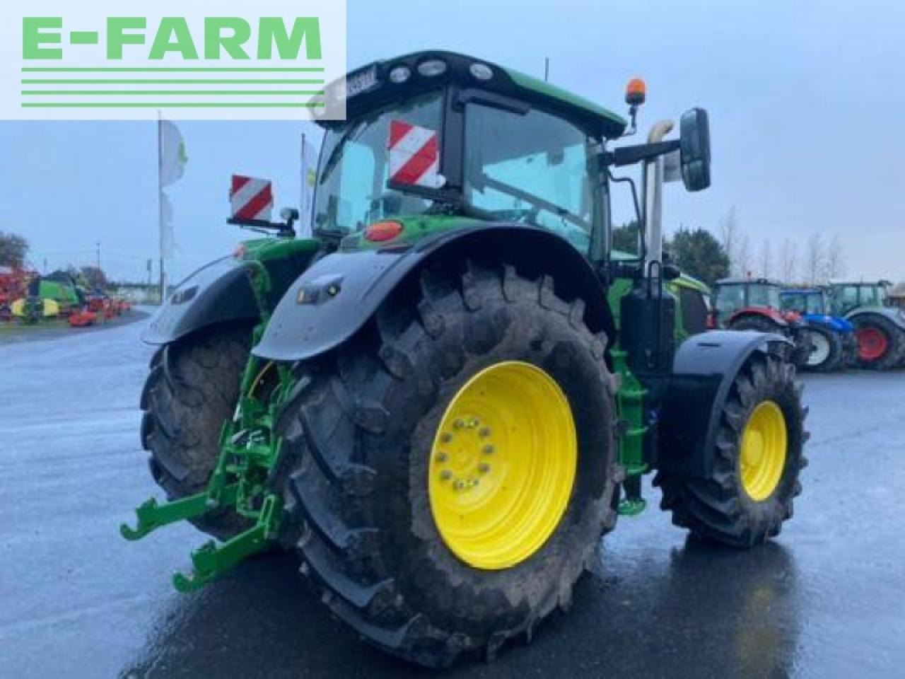 John Deere 6r215 - Farm tractor: picture 4 John Deere 6r215 - Farm tractor: picture 4