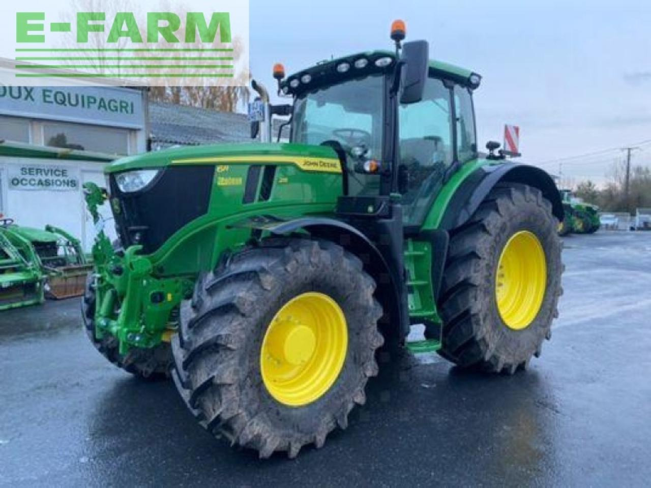 John Deere 6r215 - Farm tractor: picture 1 John Deere 6r215 - Farm tractor: picture 1