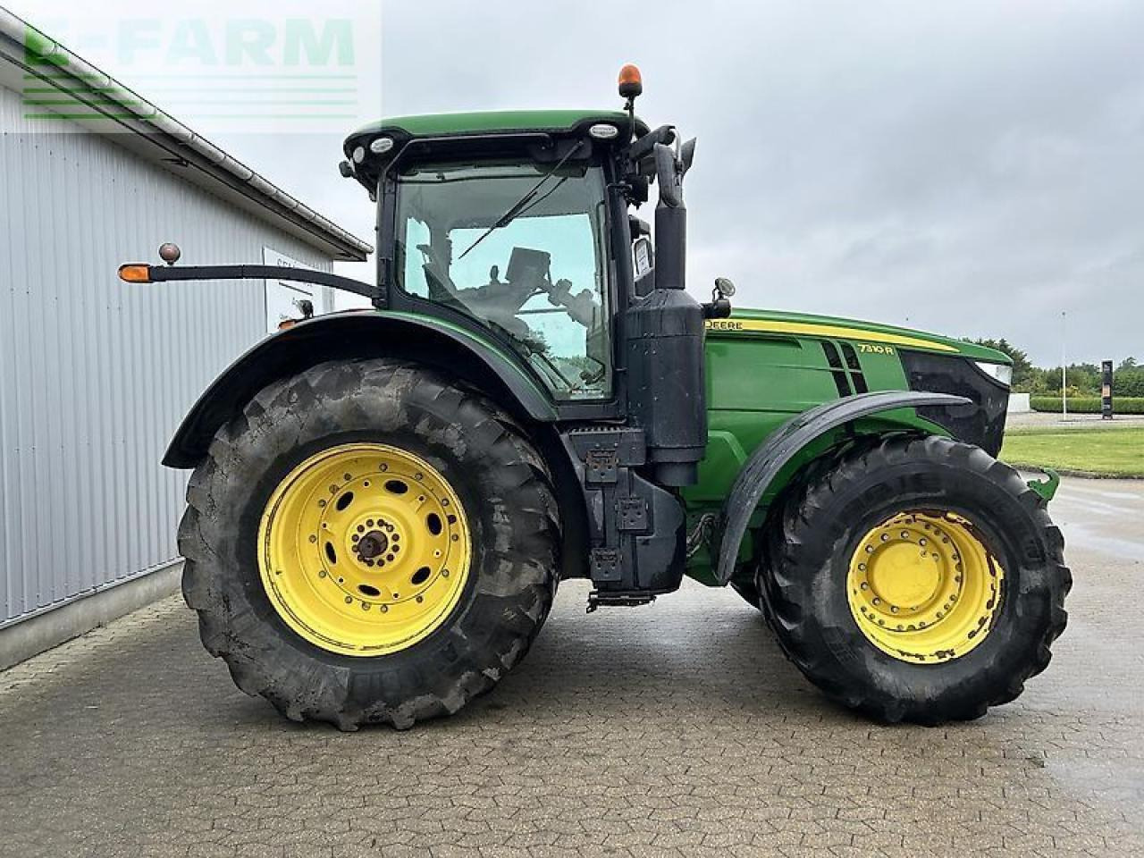 Farm tractor John Deere 7310r: picture 8