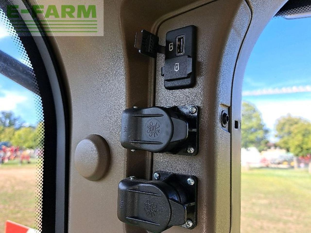 Farm tractor John Deere 7r 310 e23: picture 26