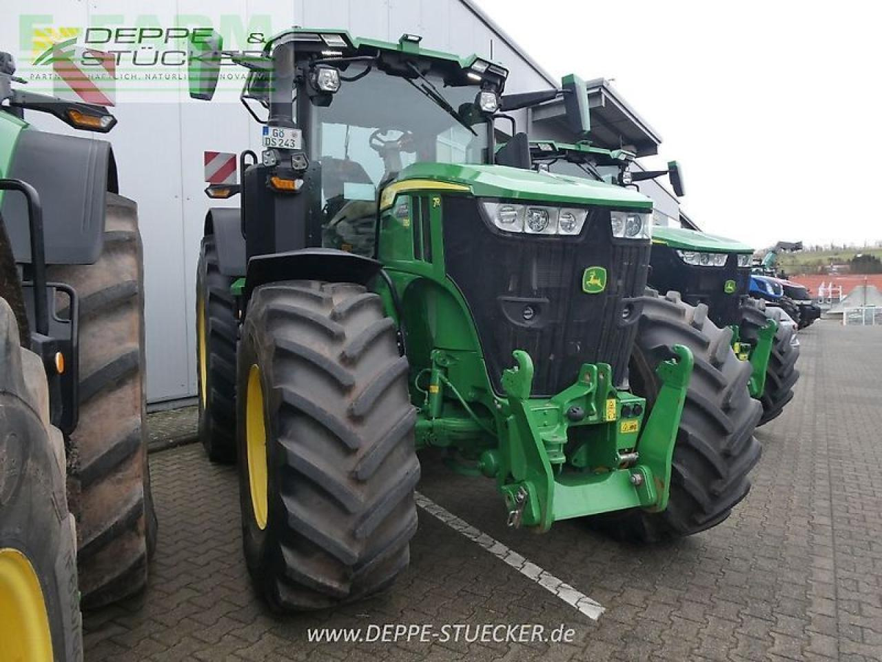 John Deere 7r 330 - Farm tractor: picture 3 John Deere 7r 330 - Farm tractor: picture 3