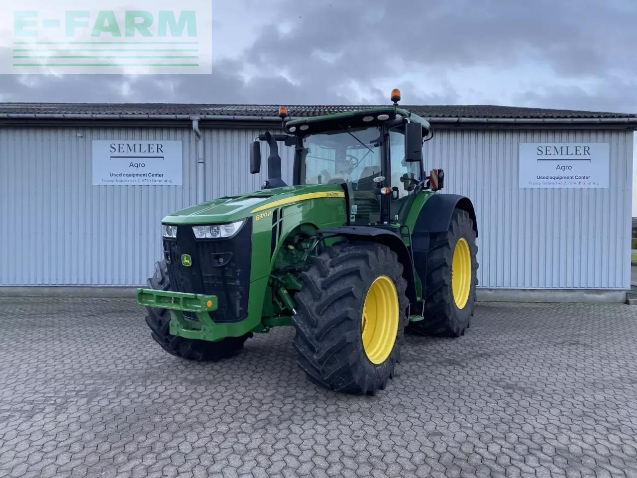 John Deere 8370r - Farm tractor: picture 1 John Deere 8370r - Farm tractor: picture 1