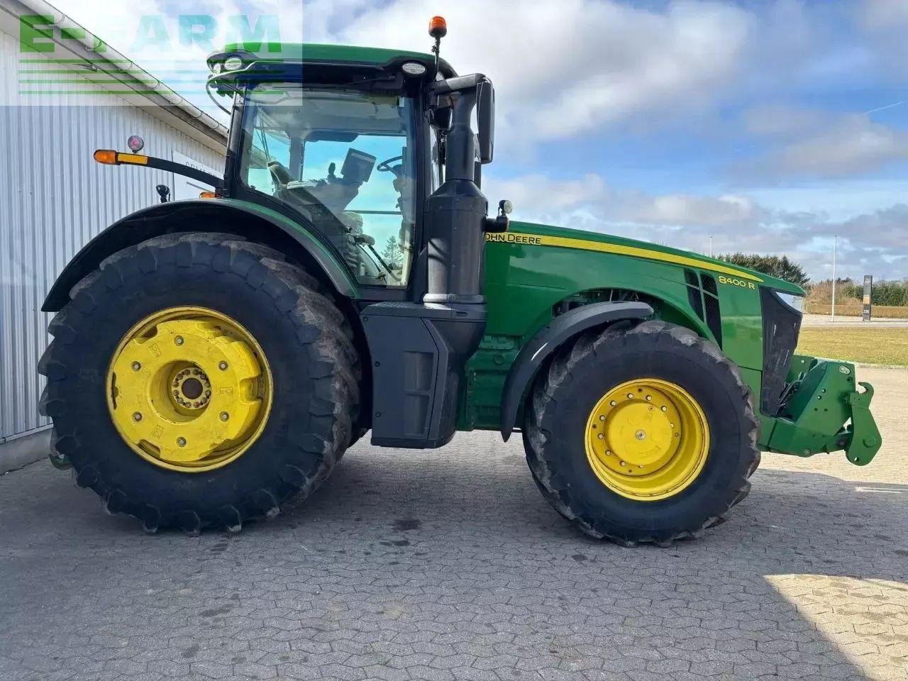 John Deere 8400r - Farm tractor: picture 2 John Deere 8400r - Farm tractor: picture 2