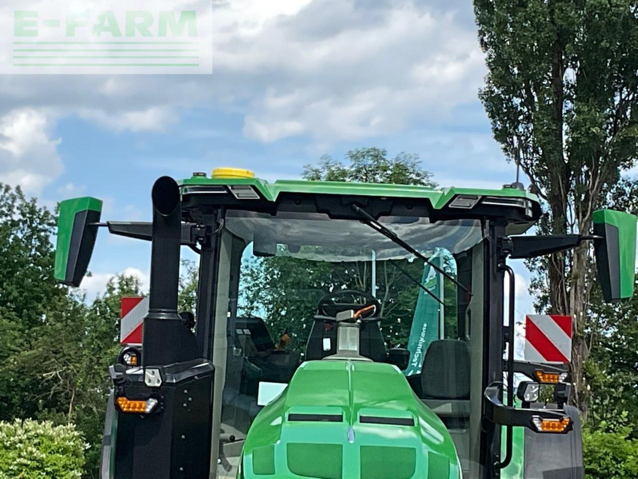 Farm tractor John Deere 8R340: picture 11