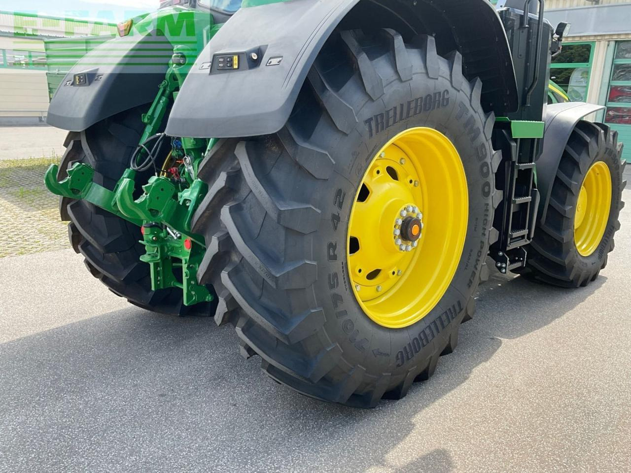 Farm tractor John Deere 8R340: picture 13