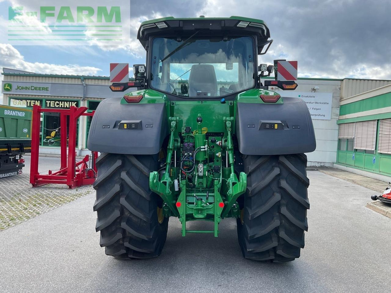 Farm tractor John Deere 8R340: picture 7