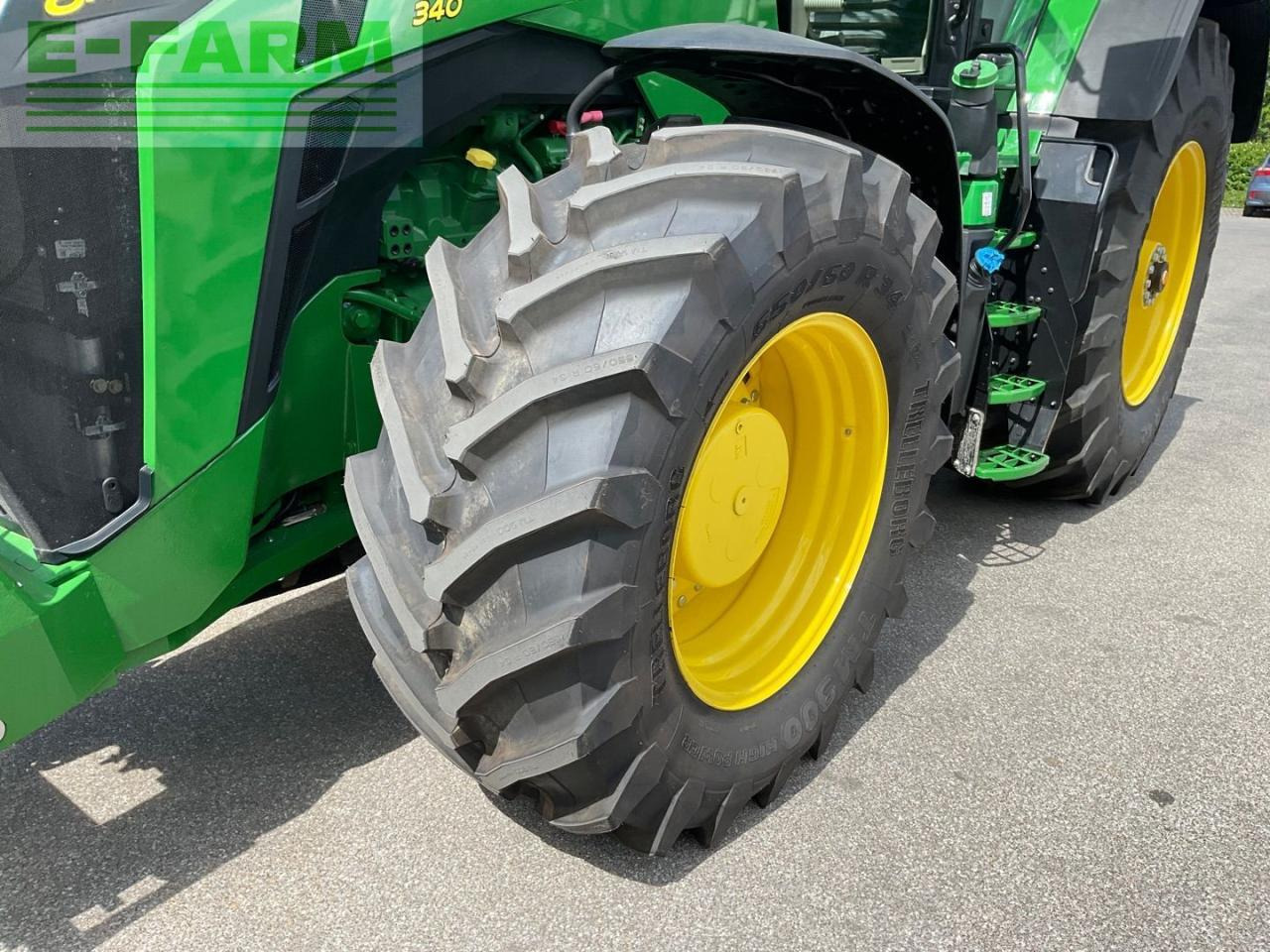 Farm tractor John Deere 8R340: picture 9