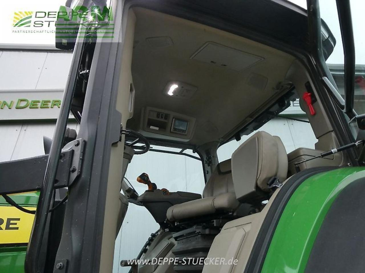 Farm tractor John Deere 8r370 autotrac: picture 9