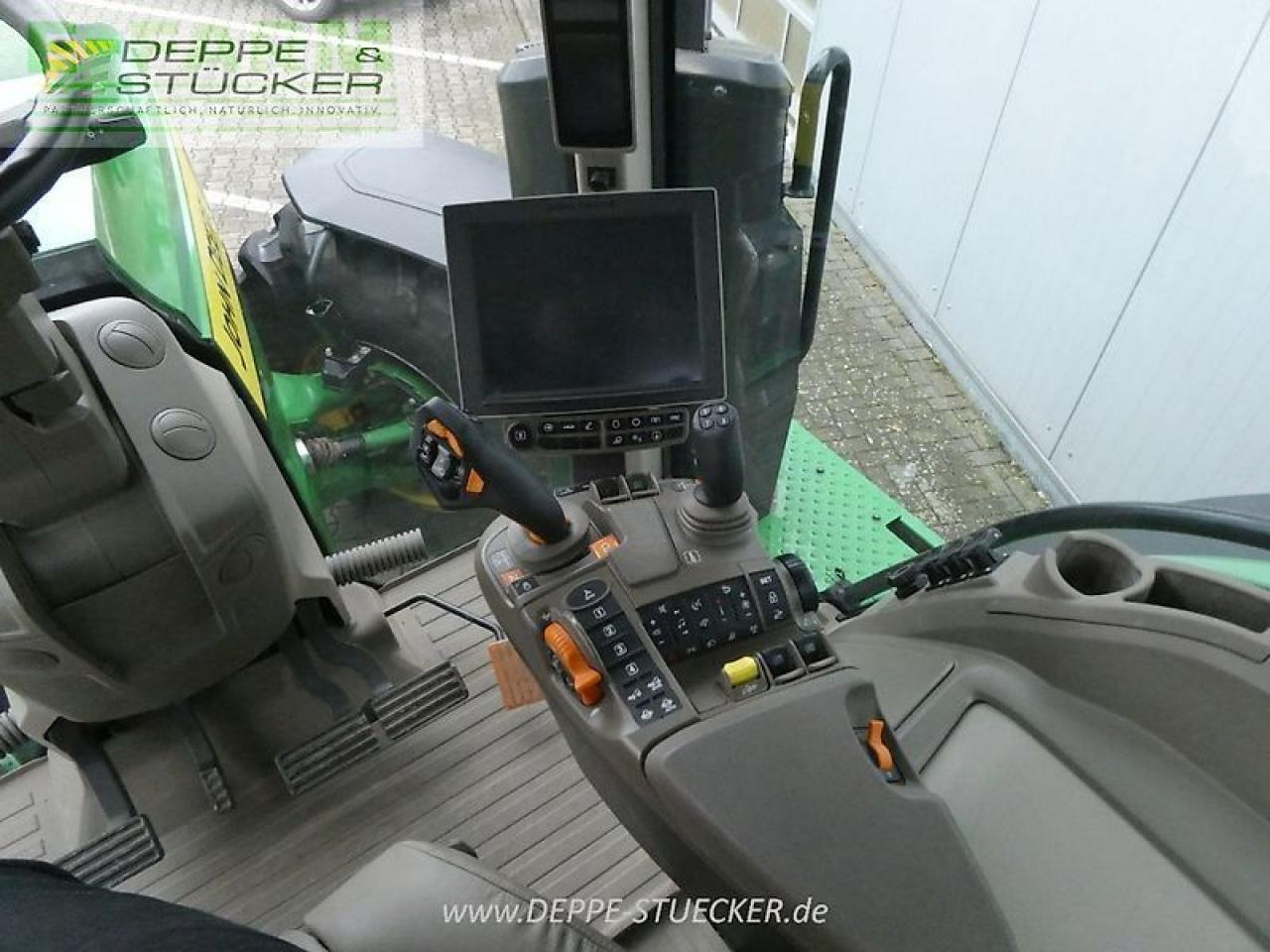 Farm tractor John Deere 8r370 autotrac: picture 8