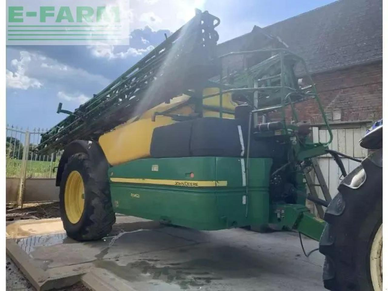 John Deere - Trailed sprayer: picture 1 John Deere - Trailed sprayer: picture 1