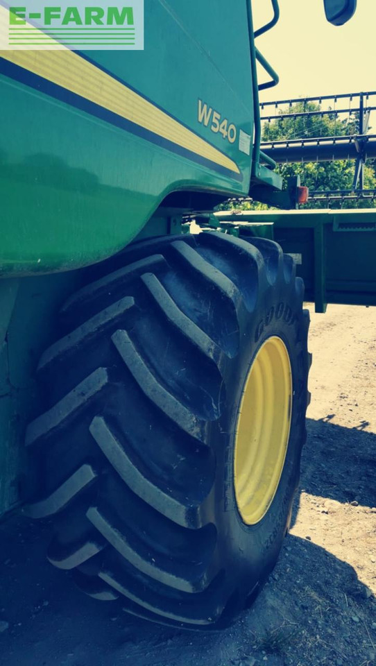 Combine harvester John Deere W540: picture 21