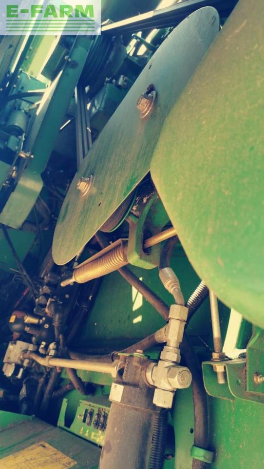 Combine harvester John Deere W540: picture 24