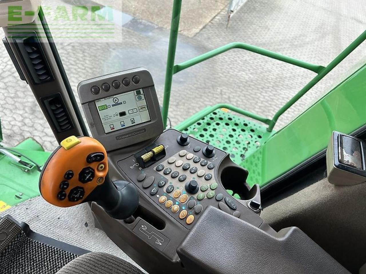Combine harvester John Deere t670: picture 6