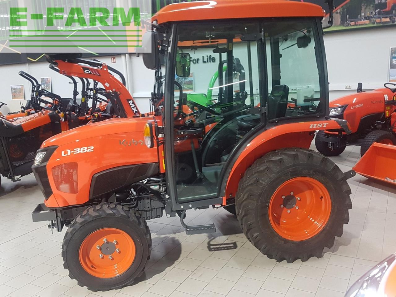 Farm tractor Kubota l1-382 winterdienstpaket: picture 7