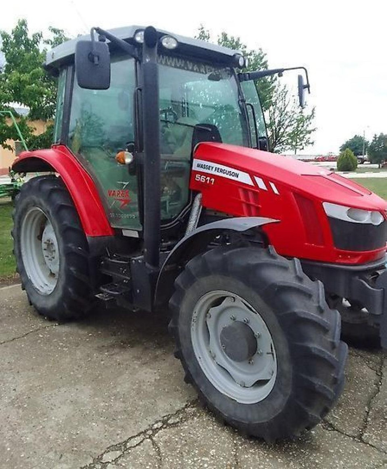 Massey Ferguson 5611-dyna 4- eesential Essential - Farm tractor: picture 4 Massey Ferguson 5611-dyna 4- eesential Essential - Farm tractor: picture 4