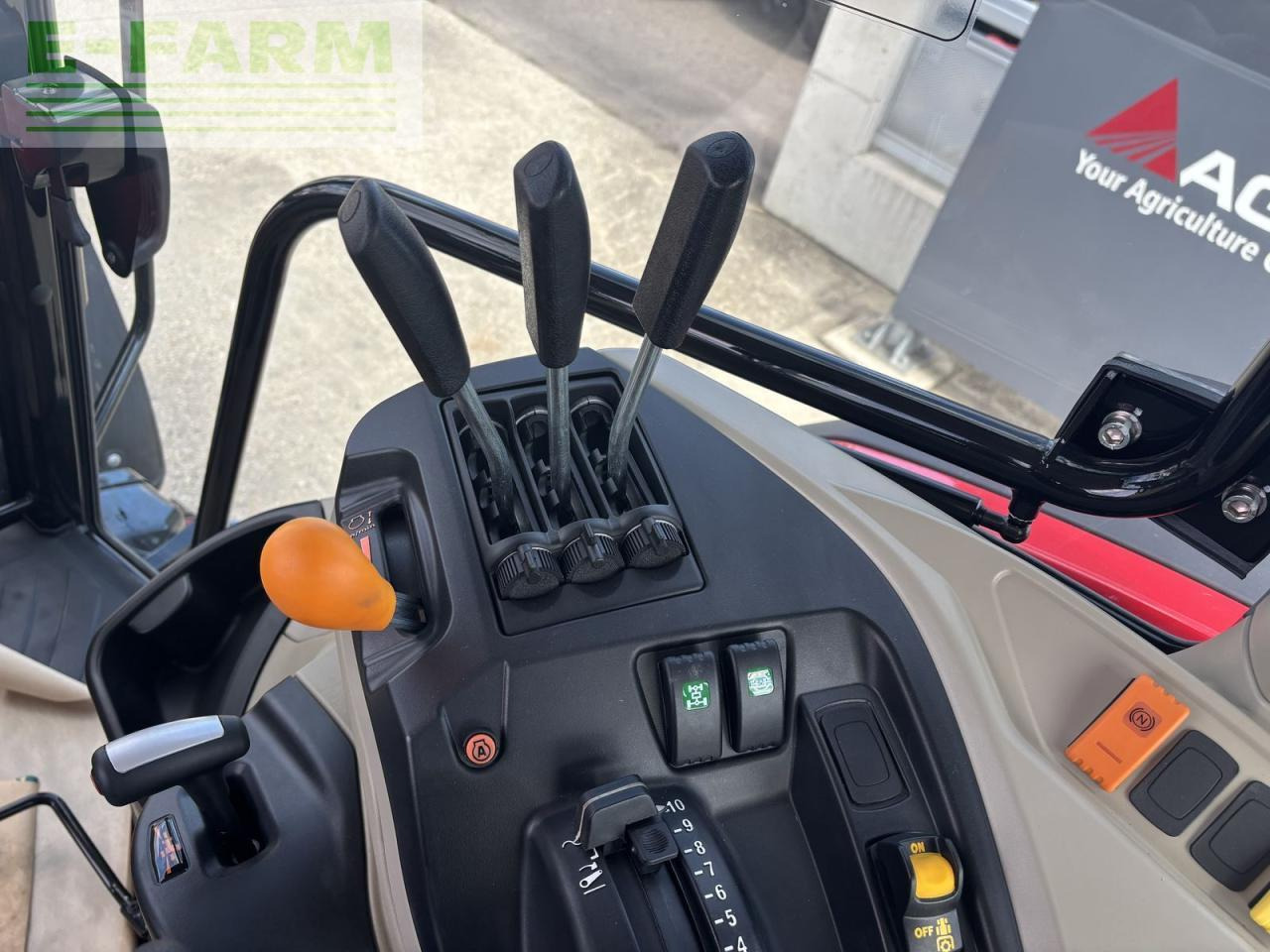 Farm tractor Massey Ferguson 5711 m dyna 4 comfort: picture 19
