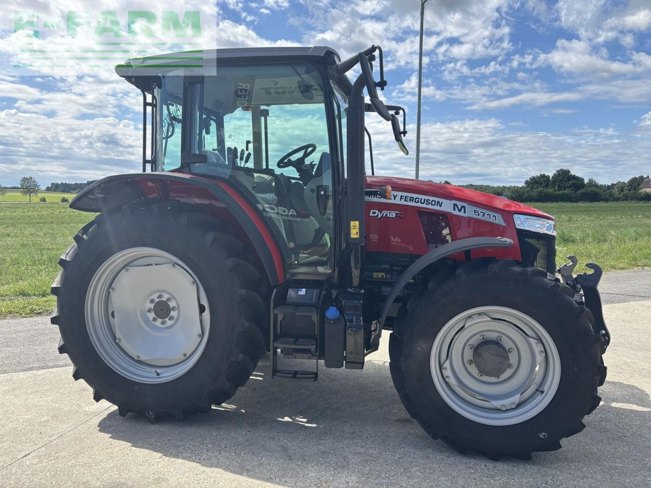 Farm tractor Massey Ferguson 5711 m dyna 4 comfort: picture 8