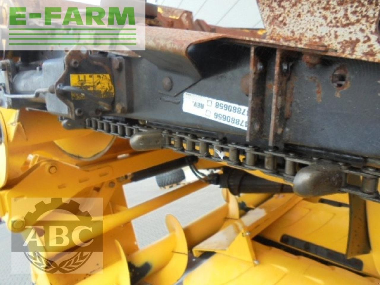 New Holland 980 cf 8r 75 - Corn header: picture 4 New Holland 980 cf 8r 75 - Corn header: picture 4