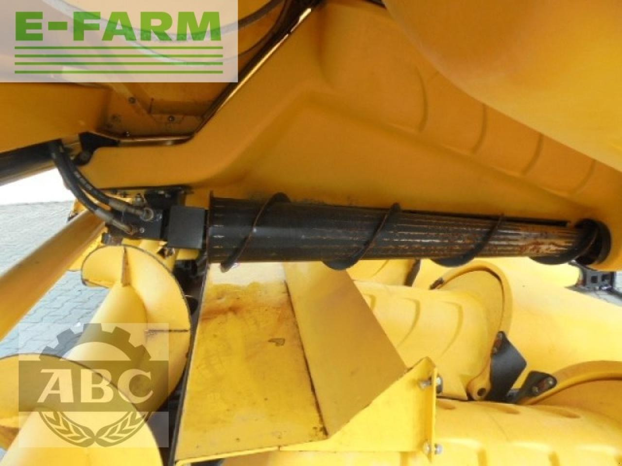 New Holland 980 cf 8r 75 - Corn header: picture 3 New Holland 980 cf 8r 75 - Corn header: picture 3