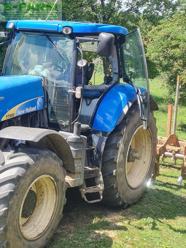 New Holland T7050 - Farm tractor: picture 5 New Holland T7050 - Farm tractor: picture 5