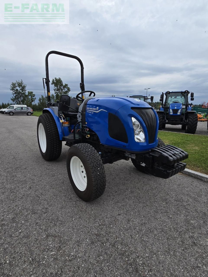 Farm tractor New Holland boomer 35: picture 8
