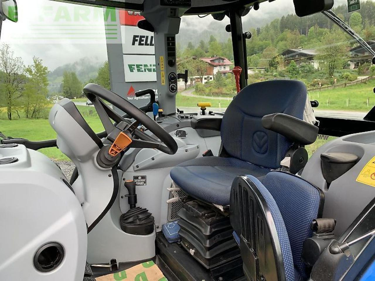 Farm tractor New Holland t 5.105: picture 11