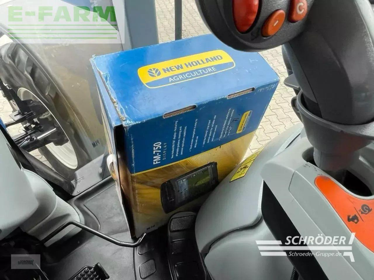 Farm tractor New Holland t 7.270 autocommand: picture 14