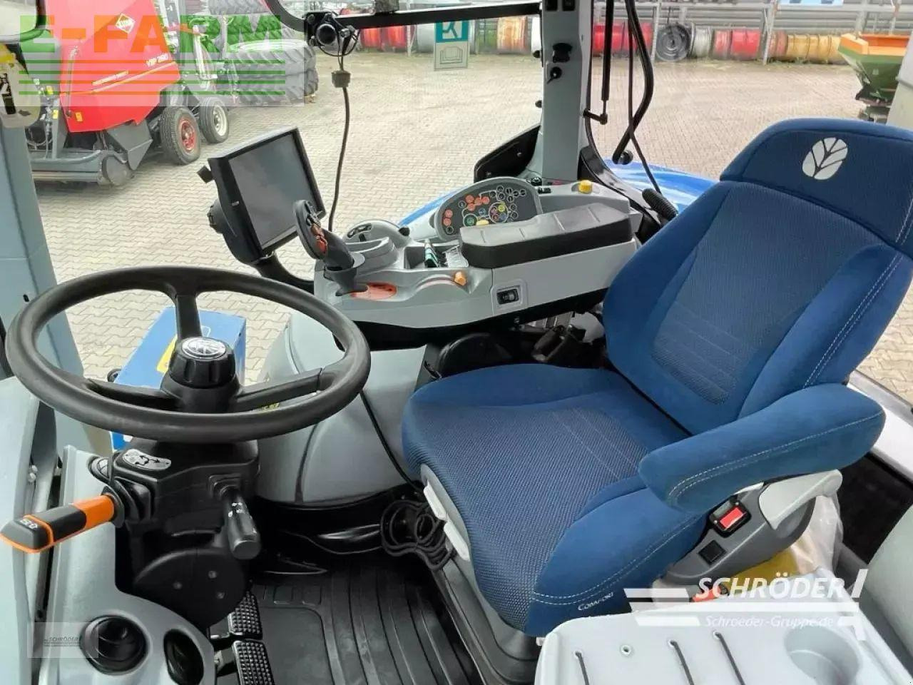 Farm tractor New Holland t 7.270 autocommand: picture 10