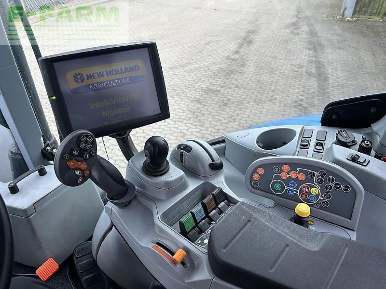 New Holland t7.230 - Farm tractor: picture 3 New Holland t7.230 - Farm tractor: picture 3