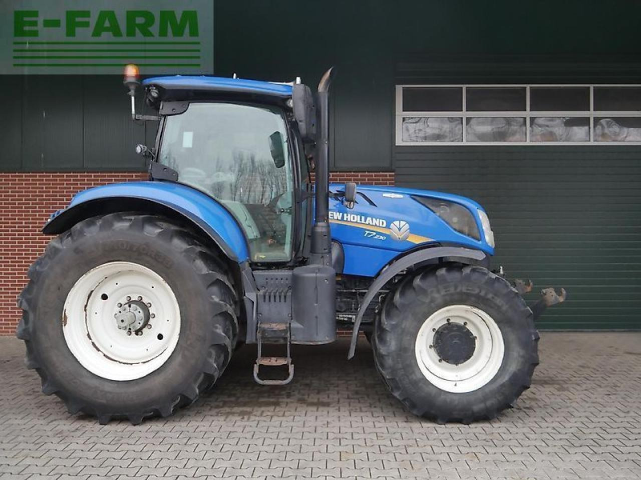 New Holland t7.230 autocommand - Farm tractor: picture 4 New Holland t7.230 autocommand - Farm tractor: picture 4