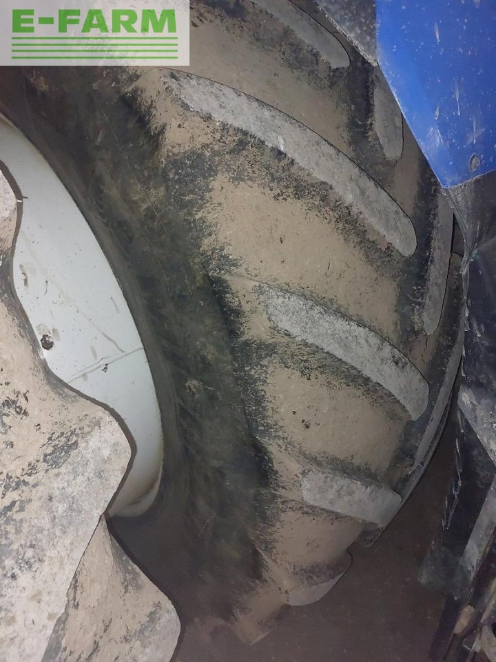 Farm tractor New Holland t7.250: picture 6