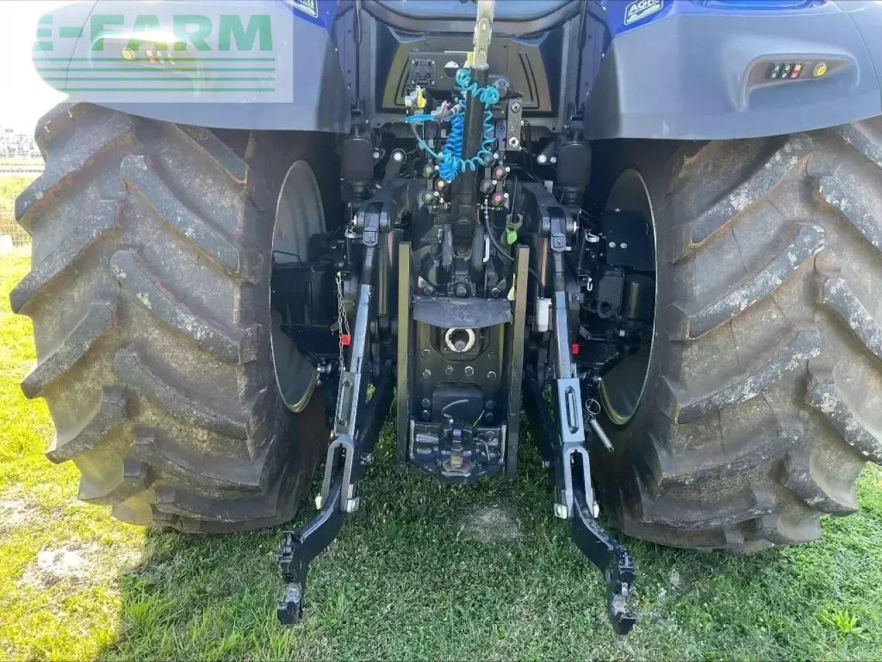 Farm tractor New Holland t7.315 hd plmi HD: picture 6