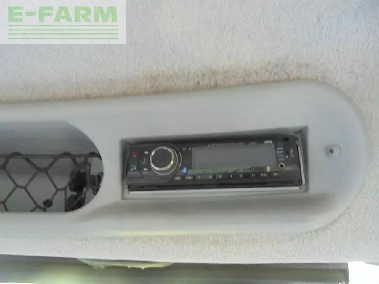 New Holland t8.330 - Farm tractor: picture 5 New Holland t8.330 - Farm tractor: picture 5