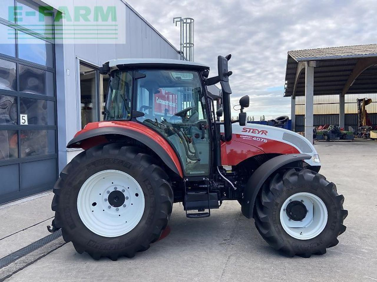 Steyr 4075 kompakt - Farm tractor: picture 4 Steyr 4075 kompakt - Farm tractor: picture 4