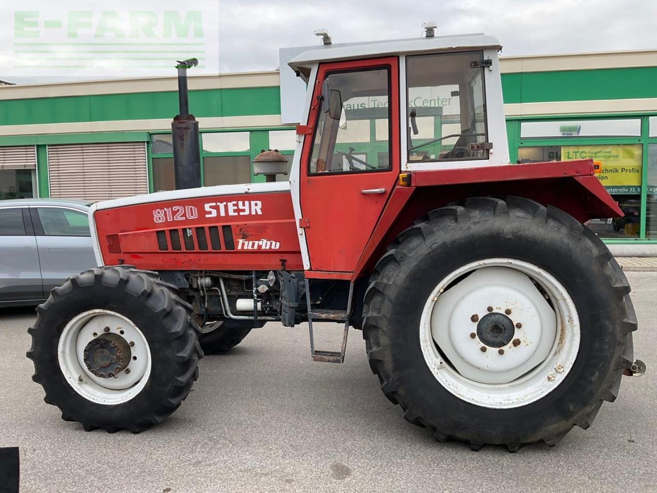 Steyr 8120 - Farm tractor: picture 2 Steyr 8120 - Farm tractor: picture 2