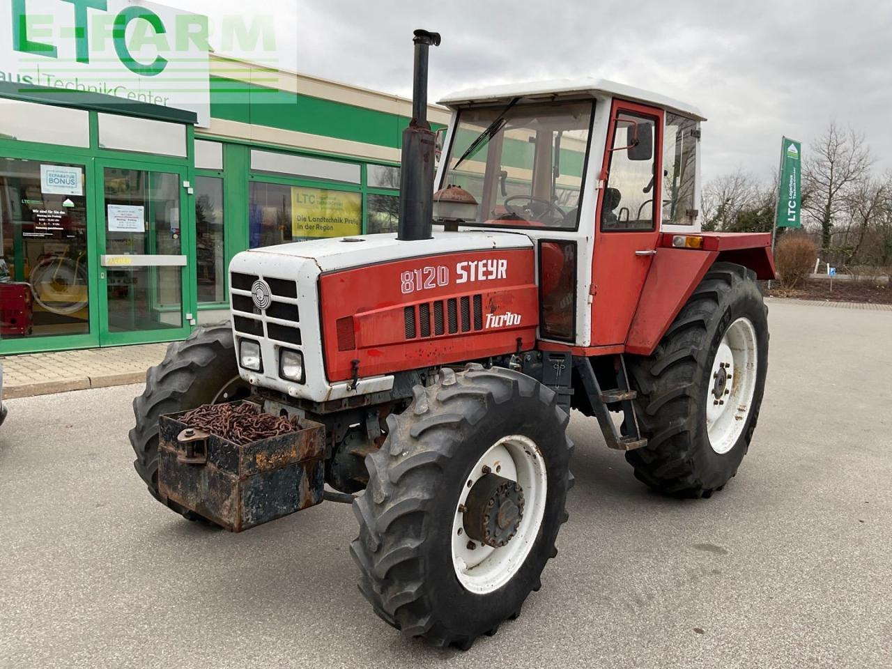 Steyr 8120 - Farm tractor: picture 1 Steyr 8120 - Farm tractor: picture 1