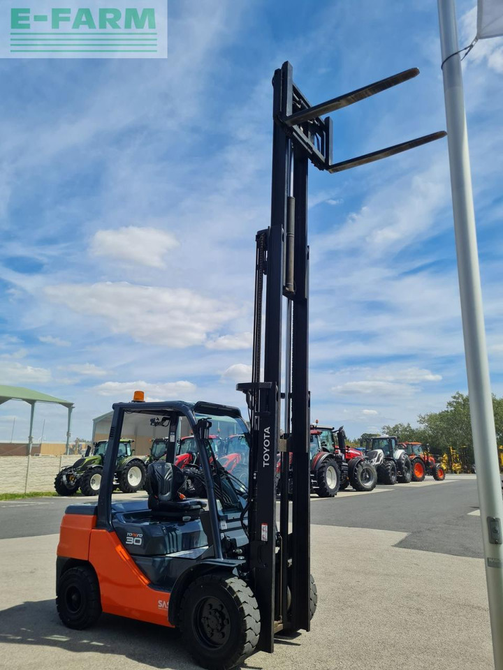 Toyota 52-8fdf30 - Forklift: picture 5 Toyota 52-8fdf30 - Forklift: picture 5