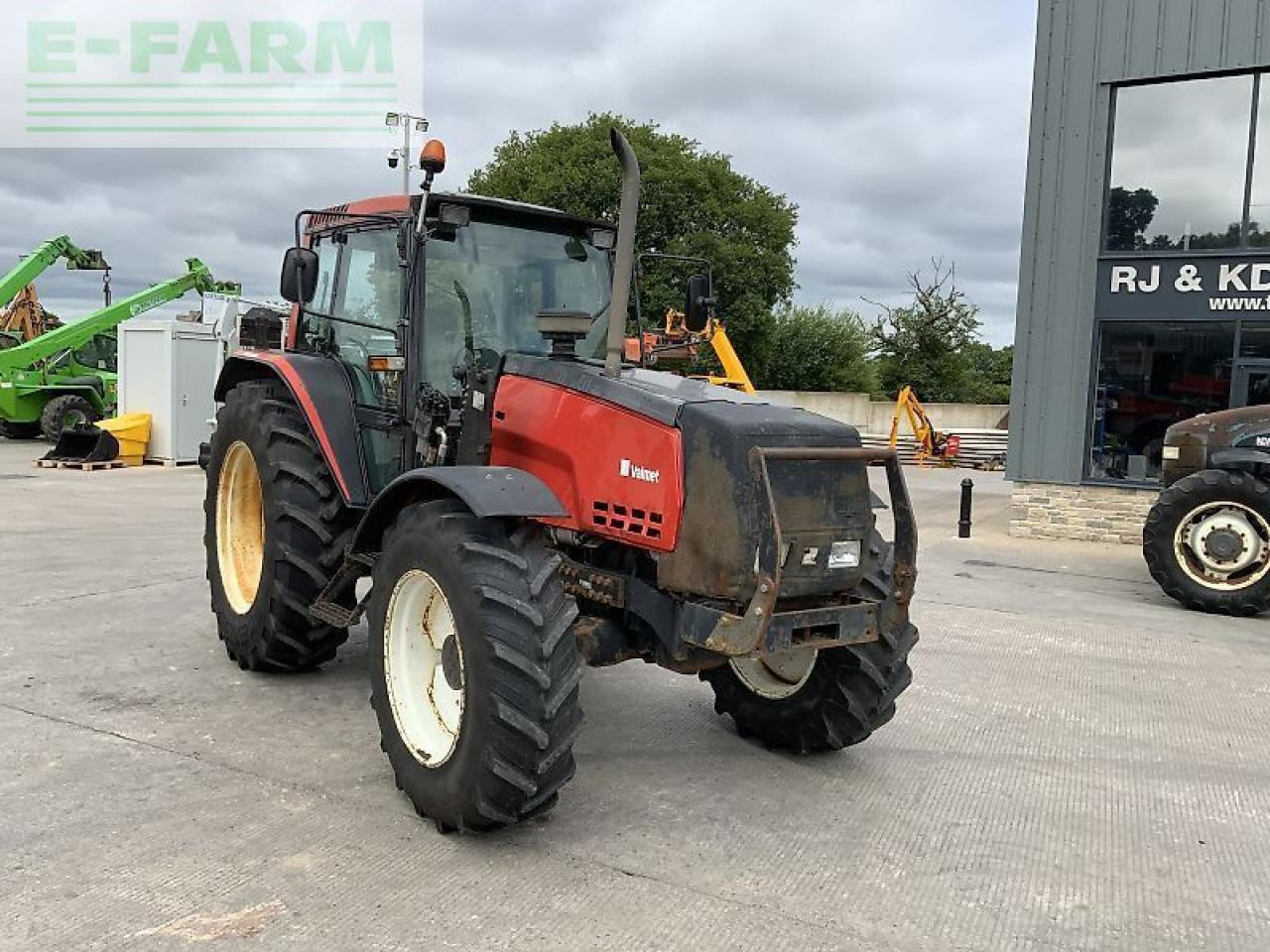 Valmet 8100 twin track reverse drive tractor - Farm tractor: picture 2 Valmet 8100 twin track reverse drive tractor - Farm tractor: picture 2