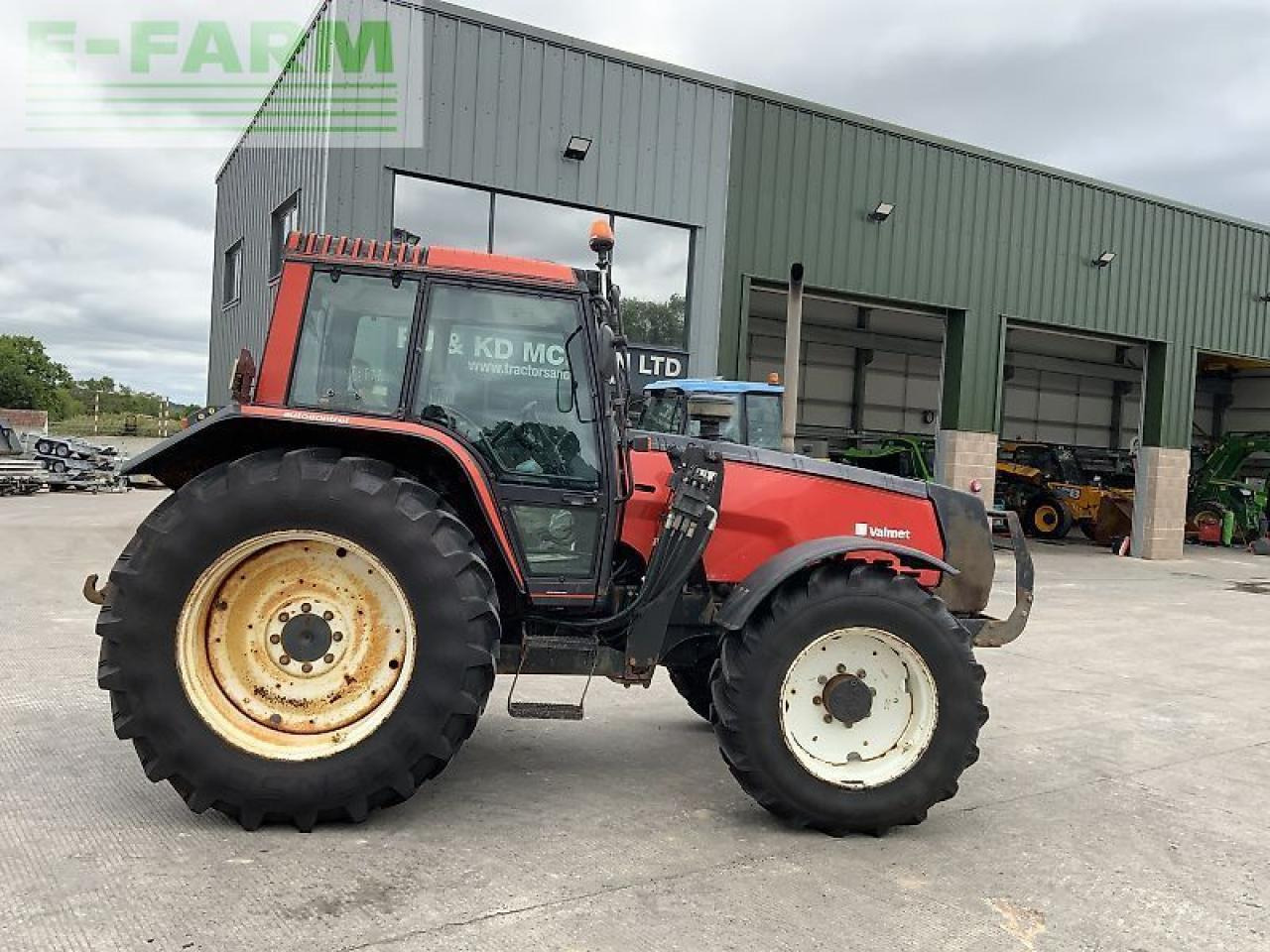Valmet 8100 twin track reverse drive tractor - Farm tractor: picture 1 Valmet 8100 twin track reverse drive tractor - Farm tractor: picture 1