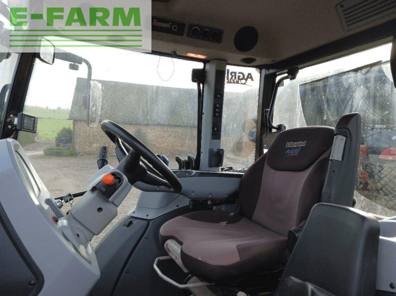 Valtra g105h - Farm tractor: picture 4 Valtra g105h - Farm tractor: picture 4