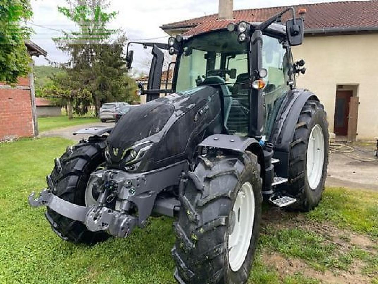 Valtra g125v - Farm tractor: picture 2 Valtra g125v - Farm tractor: picture 2