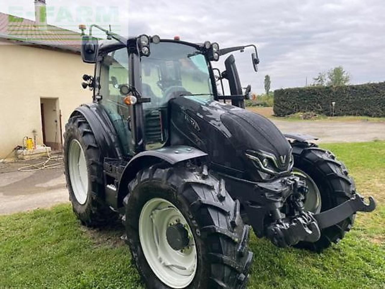 Valtra g125v - Farm tractor: picture 1 Valtra g125v - Farm tractor: picture 1