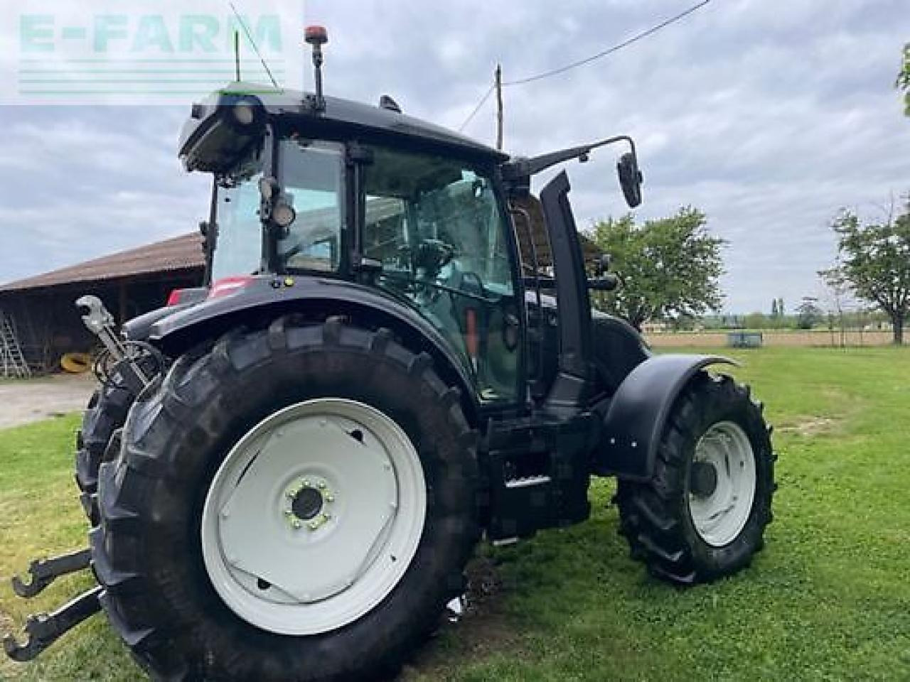Valtra g125v - Farm tractor: picture 4 Valtra g125v - Farm tractor: picture 4