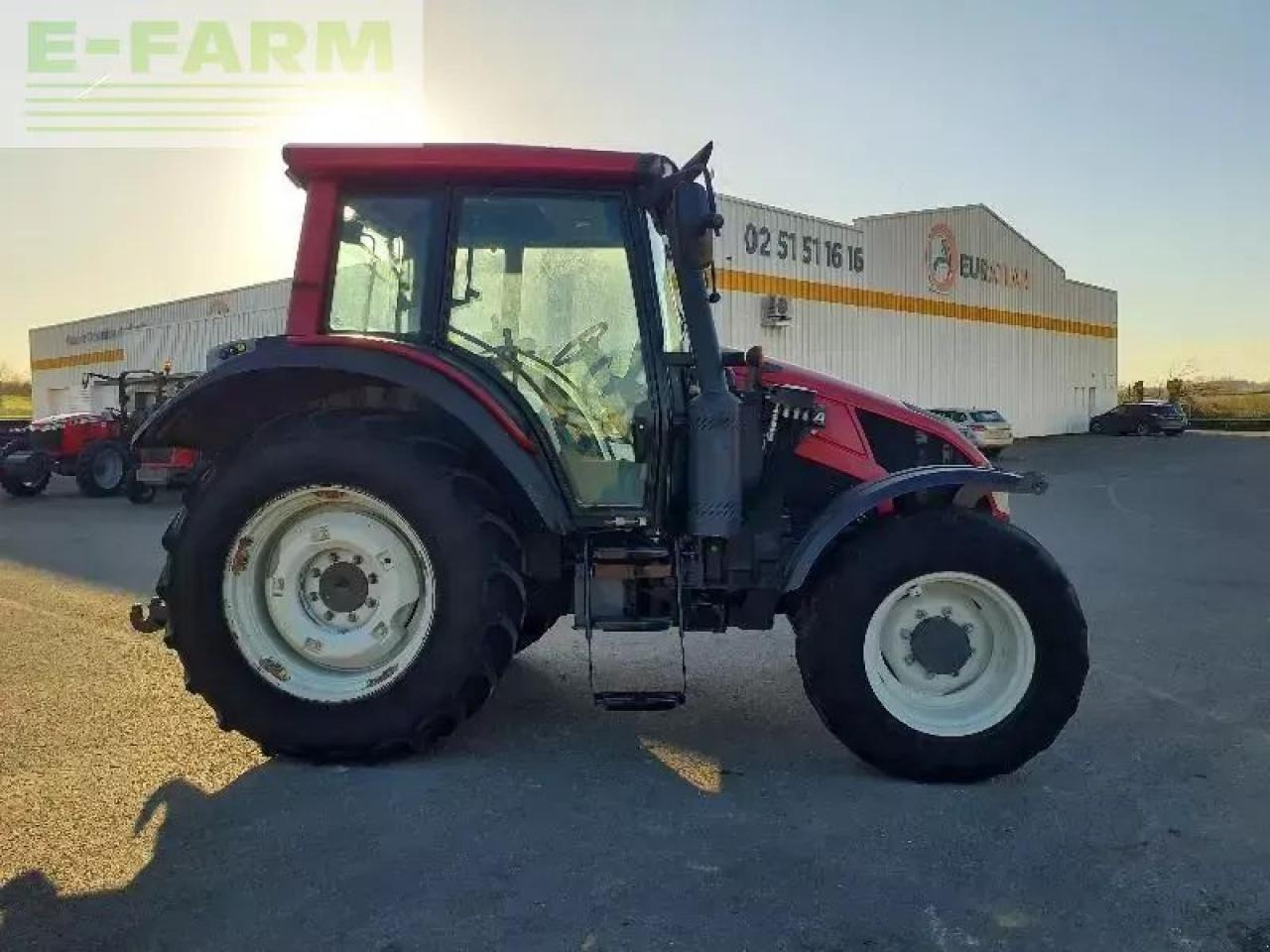Valtra n103 - Farm tractor: picture 2 Valtra n103 - Farm tractor: picture 2