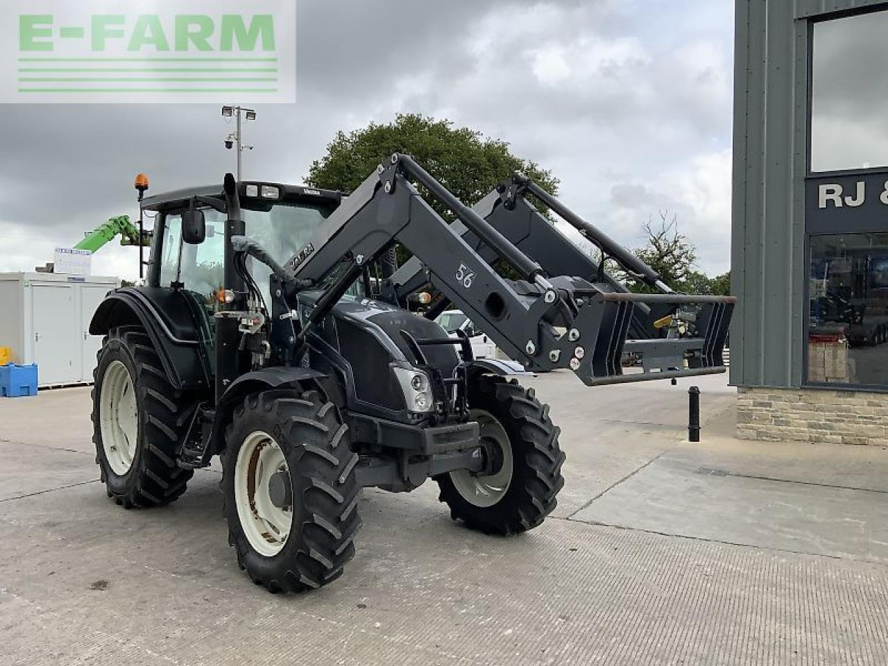 Valtra n103 hi tech (st23719) - Farm tractor: picture 3 Valtra n103 hi tech (st23719) - Farm tractor: picture 3
