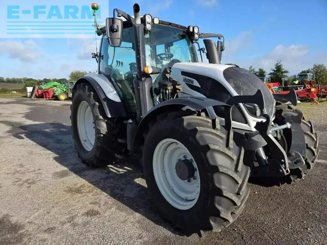 Valtra n124 hitech h5 HiTech - Farm tractor: picture 2 Valtra n124 hitech h5 HiTech - Farm tractor: picture 2