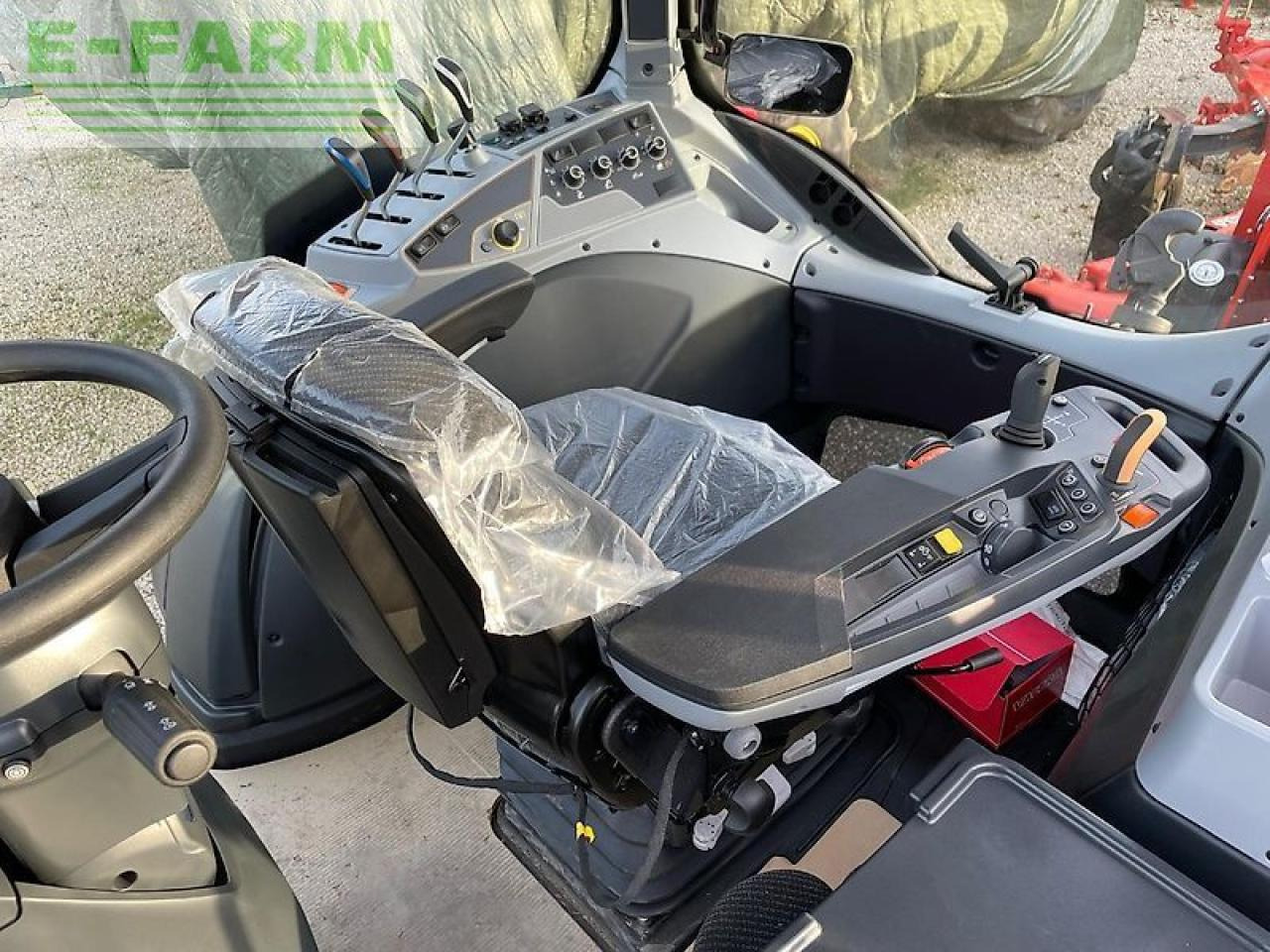 Farm tractor Valtra n155: picture 20