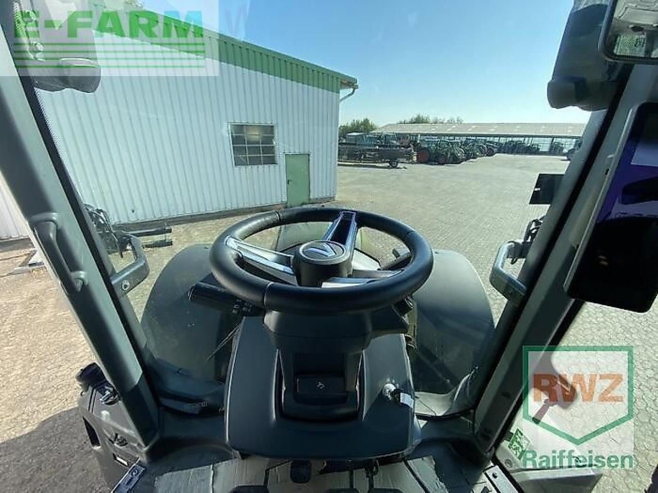 Farm tractor Valtra q305: picture 10