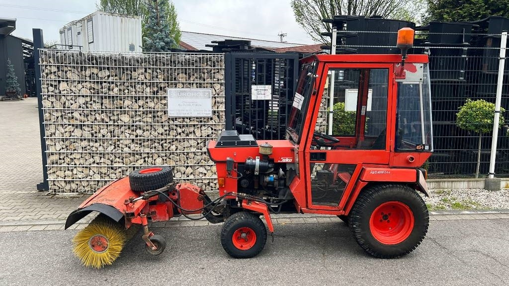 Hako 2300 D Kleintraktor, hyrd. Kehrmaschine, Zapfwelle  - Municipal tractor: picture 1 Hako 2300 D Kleintraktor, hyrd. Kehrmaschine, Zapfwelle  - Municipal tractor: picture 1